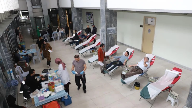 Büyükşehir personelinden kan bağışı