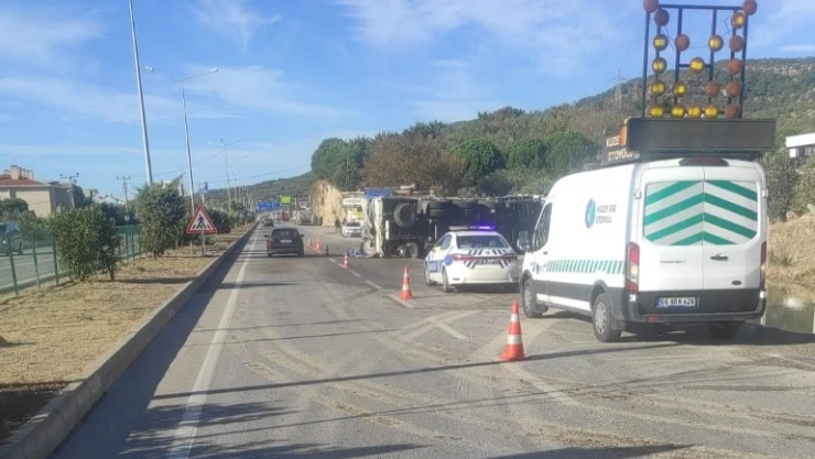 Çanakkale'de tır kamyona çarptı: 2 yaralı