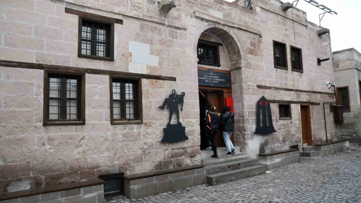 Çanakkale Müzesi'ne ünlü akını