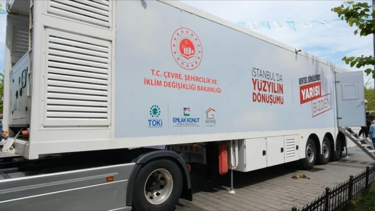 Çevre, Şehircilik ve İklim Değişikliği Bakanı Murat Kurum, 'Yarısı Bizden' tırı ayağınıza geliyor