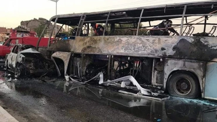Cezayir'de yolcu otobüsü ile otomobil çarpıştı: 34 ölü