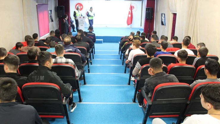 Çocuk mahkumlara trafik eğitimi