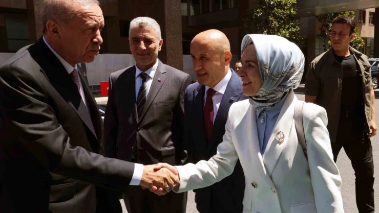 Cumhurbaşkanı Erdoğan'dan ihracatçıya müjde: 'Döviz bozdurma zorunluluğunu yüzde 30'a indirdik'