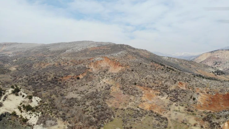 Deprem dağları yerinden oynattı