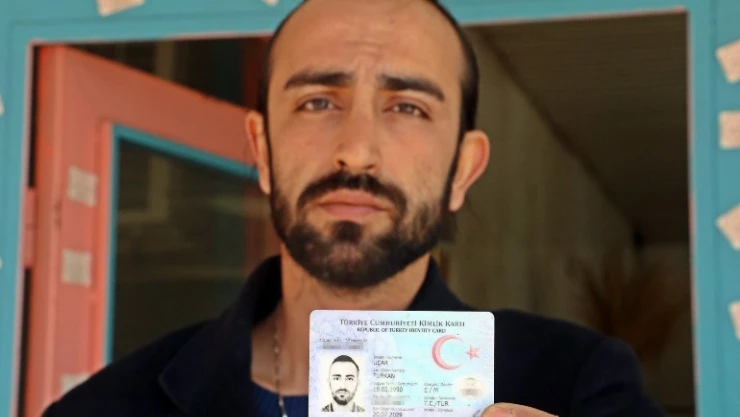 Depremde kayıtlara ölü olarak geçti