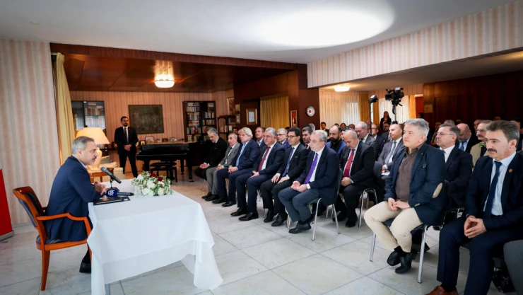 Dışişleri Bakanı Fidan, Almanya'da Türk vatandaşları ve STK temsilcileri ile bir araya geldi
