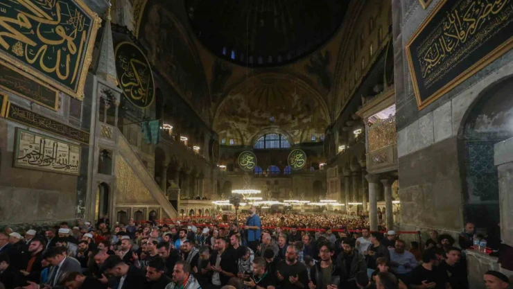 Diyanet İşleri Başkanı Erbaş, Ayasofya Camii'nde Filistinliler için dua etti