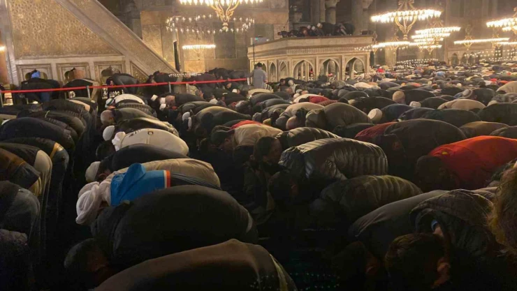 Diyanet İşleri Başkanı, İstanbul'un Fethi'nin 570. yıl dönümünde Ayasofya'da sabah namazı kıldırdı