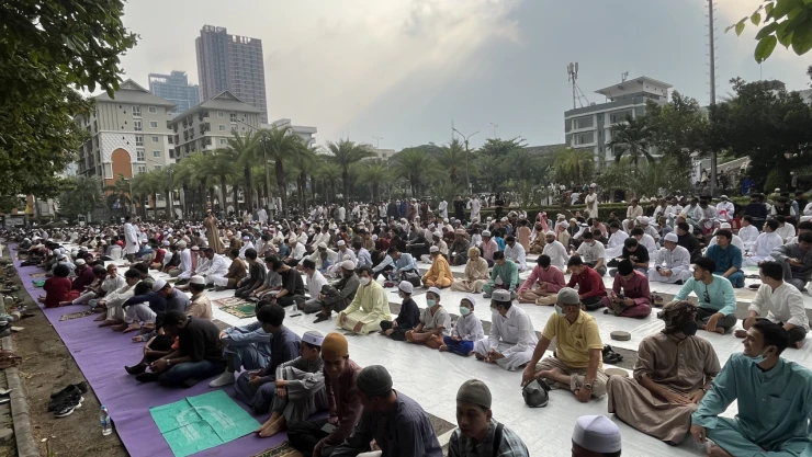 Tayland'da bayram namazına yoğun ilgi