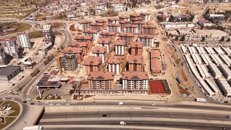Ebrar Sitesin'de yaklaşık bin 400 kişi enkaz altında kalarak hayatını kaybetmişti
