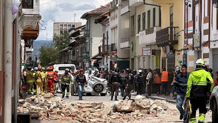 Ekvador'da 6,7 büyüklüğündeki depremde 14 kişi öldü