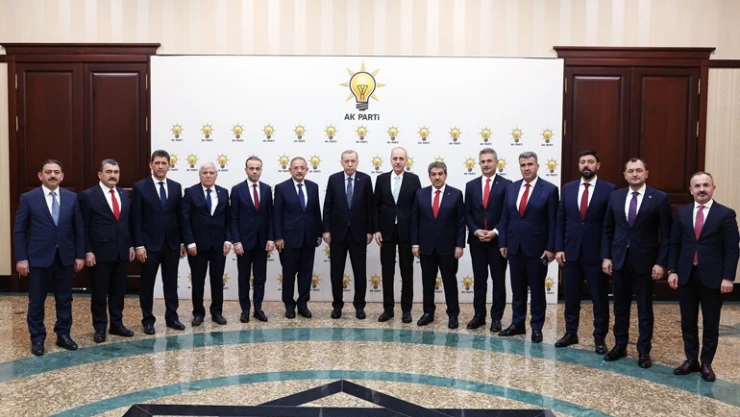 Erdoğan, 11 Büyükşehir Belediye Meclisinin AK Parti Grup Başkanvekillerini kabul etti
