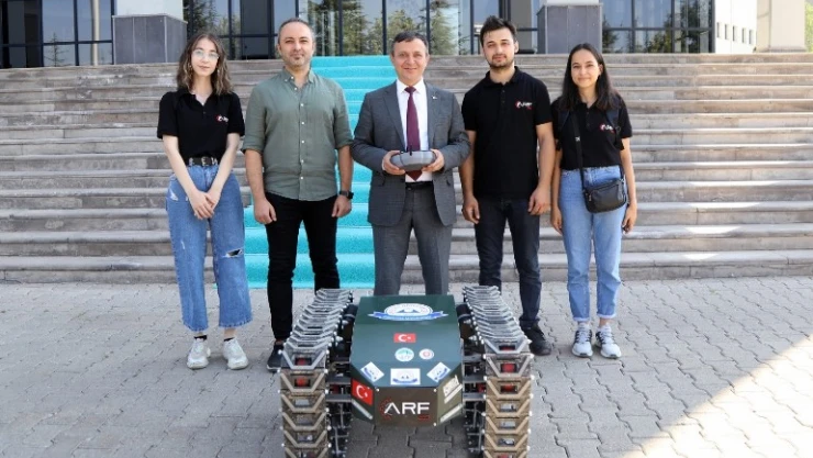 ERÜ öğrencileri, Tarımsal İnsansız Kara Aracı ile TEKNOFEST'te finale kaldı