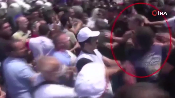 Eylemde taşkınlığa müdahale eden polise tokat atan astsubaya 3 yıla kadar hapis talebi