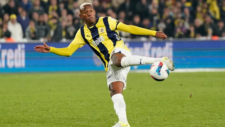 Fenerbahçe,  puan farkını 3'e indirdi