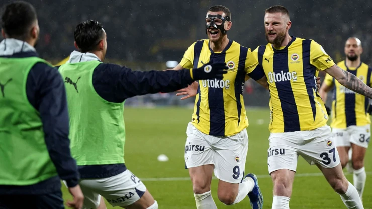 Fenerbahçe Spor Kulübü, Futbol A.Ş'deki sahip olduğu hisselerinin bir bölümünü yabancı bir yatırımcıya sattığını KAP'a bildirdi.