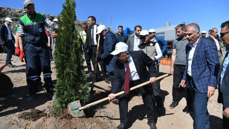 Fidanlarda gençlerimiz de ülkemizin geleceği