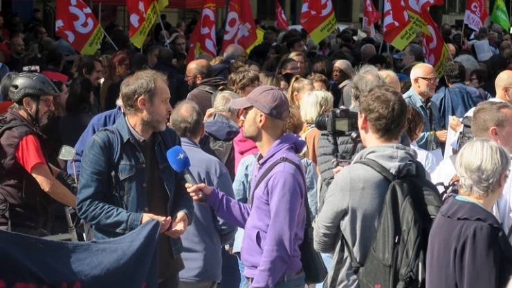 Fransa'da sağlık çalışanlarından protesto
