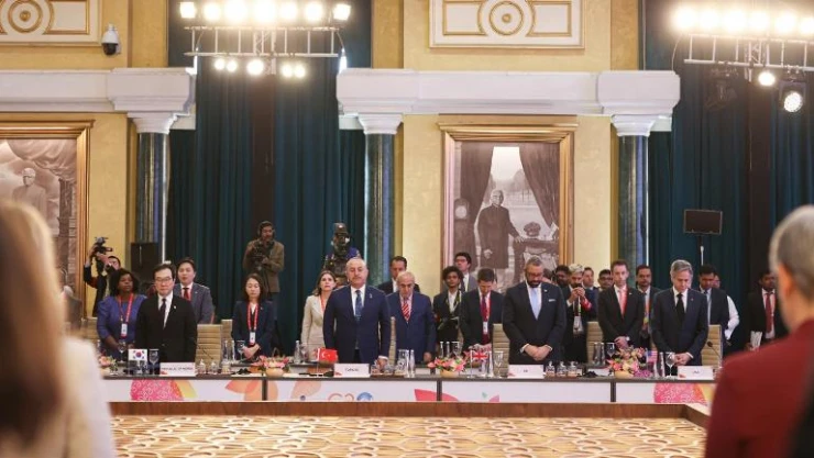 G20 Dışişleri Bakanları'ndan depremde hayatlarını kaybedenler için saygı duruşu