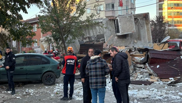 Gebze'de bina çöktü!