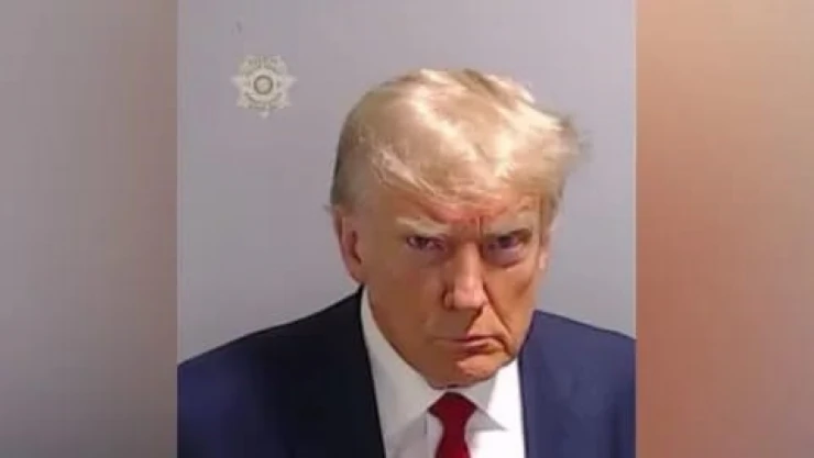 Eski ABD Başkanı Trump teslim oldu
