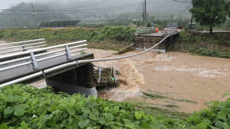 Güney Kore'de toprak kayması: 1 bebek hayatını kaybetti