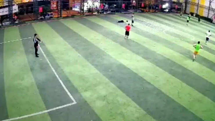 Halı sahada kalp krizi geçiren genç hayatını kaybetti