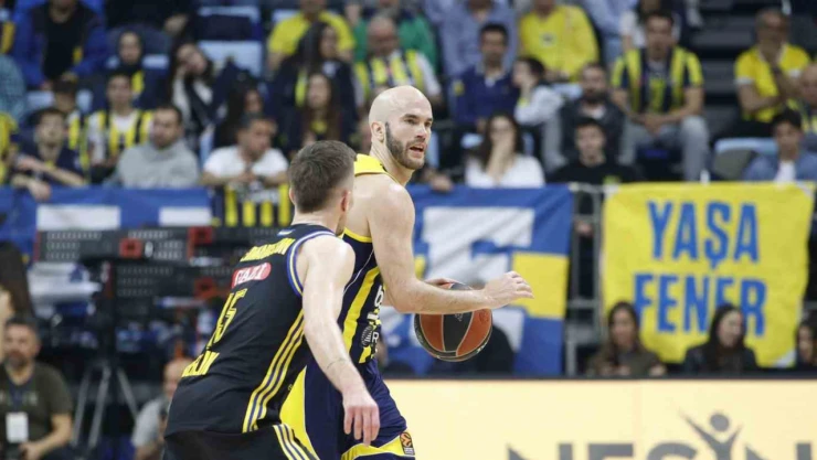 Hayes-Davis rekor kırdı, Fenerbahçe farklı kazandı