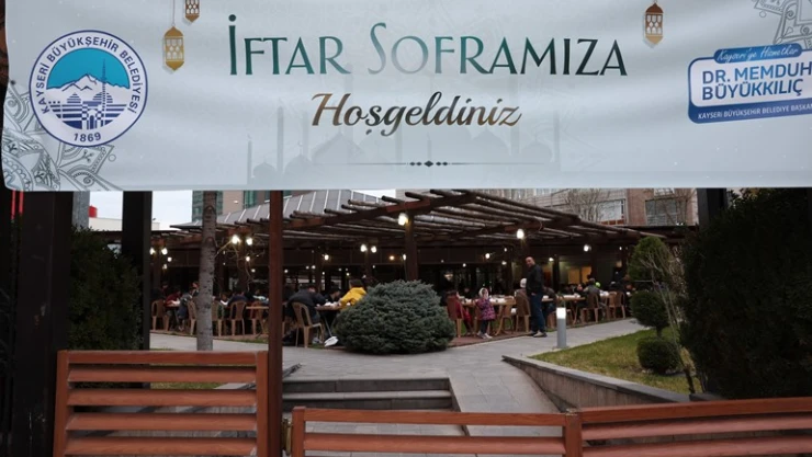 Hem Kayseri'de hem de Kahramanmaraş'ta iftar sofralarımıza buluşuyoruz