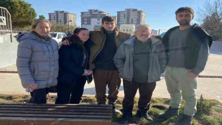 İki büyük Türkiye depreminde de görev yapan Türk-Rus aile, insanların yaralarını sarıyor