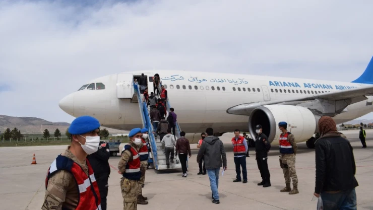 İki günde 592 düzensiz Afgan göçmen sınır dışı edildi