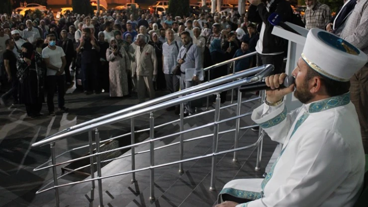 İki yıl aradan sonra ilk hac kafilesi uğurlandı