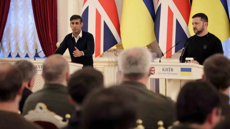 İngiltere'den Ukrayna'ya 2,5 milyar sterlinlik askeri destek