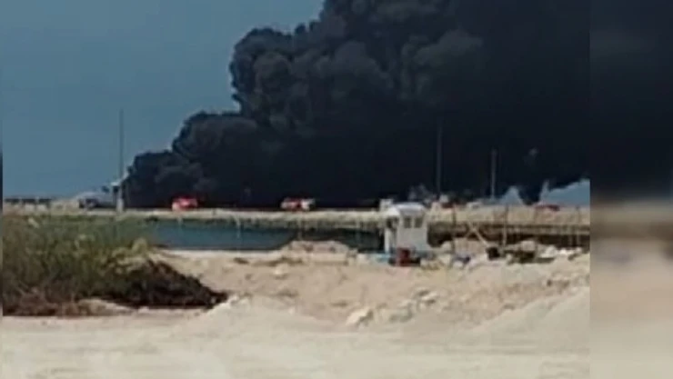 İran'da  yüklü gemide patlama: 3 ölü