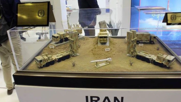 İran, ilk kez yerli olarak geliştirilmiş AD-200 uzun menzilli hava savunma tanıttı.