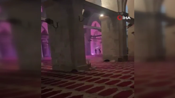 İsrail polisi Mescid-i Aksa'da ibadet eden Müslümanlara saldırdı