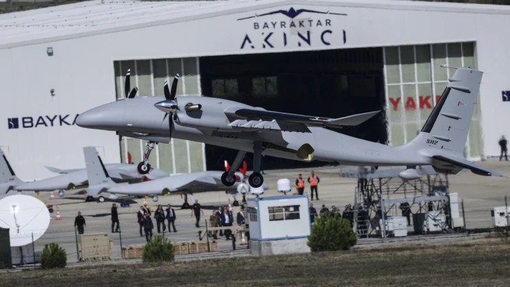 İtalyan Heyeti Baykar'da: KIZILELMA, AKINCI ve TB3 Uçuşu İzledi