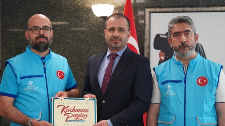 Kabil Büyükelçiliği Maslahatgüzarı ve Misyon Şefi Ünal, kurbanını TDV'ye bağışladı