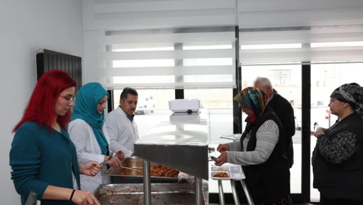 Kayseri Büyükşehir, tedavi gören depremzede yakınlarını misafirhanede ağırlıyor