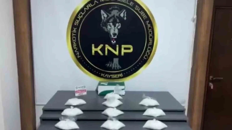 Kayseri'de ayakkabı kutusuna zulalanmış 5 kilo uyuşturucu ele geçirildi