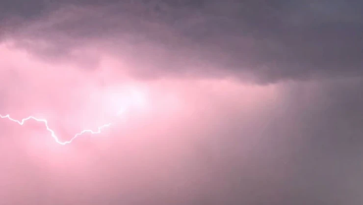 Kayseri'de şimşekler geceyi aydınlattı