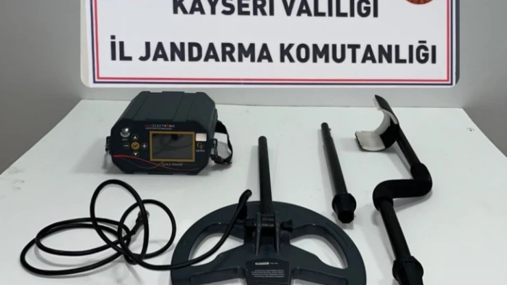 Kilisede Kaçak Kazı Yapanlara Suçüstü