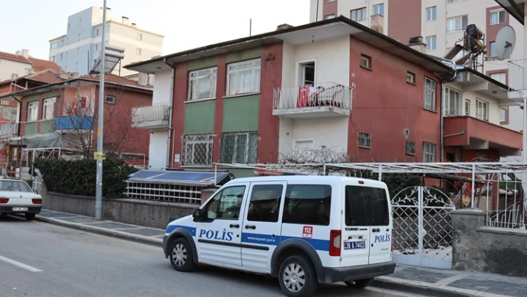 Kirayı almaya geldi, kiracısını ölü buldu