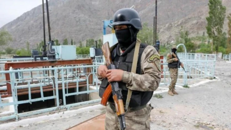 Kırgızistan-Tacikistan sınırında yeniden silahlı çatışma başladı