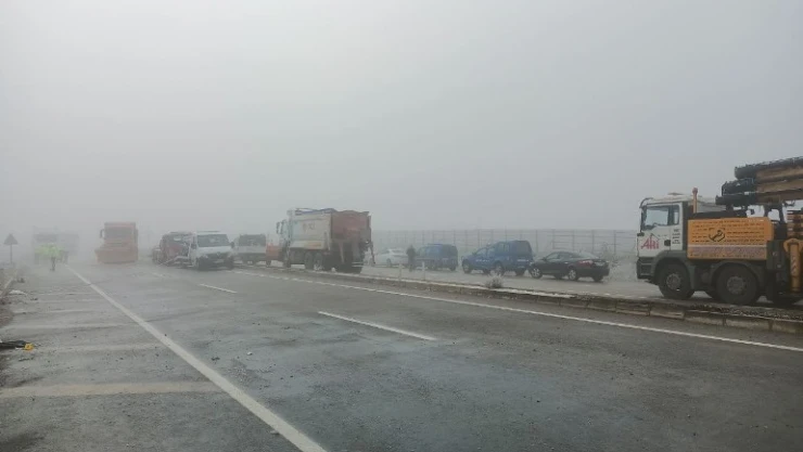 Kırşehir'de 15 araç birbirine girdi: 2 ölü, 2'si ağır 12 yaralı
