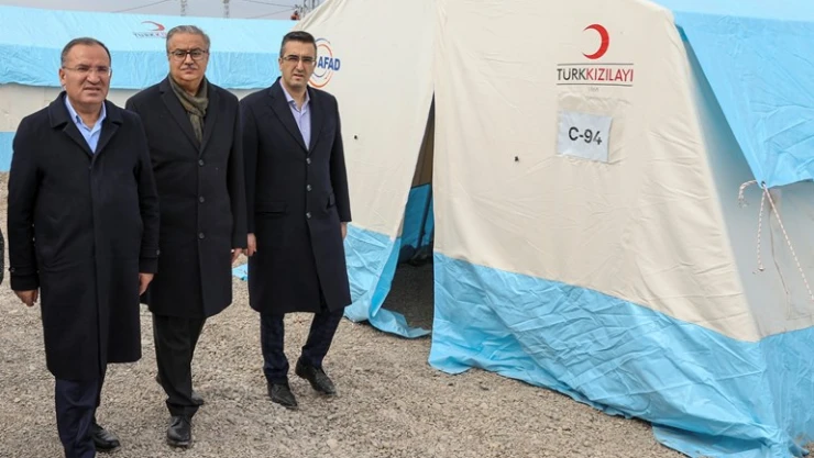 Kızılay nerede, ne yapıyor?' diyenler Diyarbakır'a gelirlerse Kızılay'ı göreceklerdir