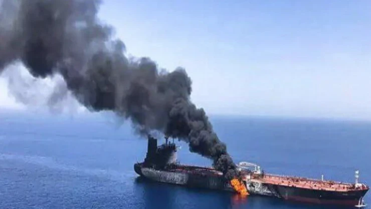 Kızıldeniz'de yük gemisine füzeli saldırı
