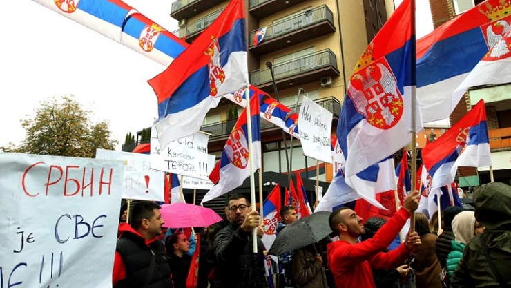 Kosovalı 300 Sırp polis plaka uygulamasını istifa ederek protesto etti