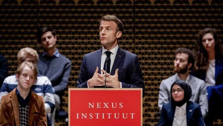 Macron'un konuşması protestocular tarafından kesildi