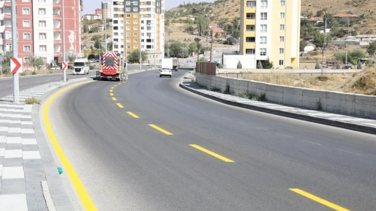 Melikgazi, 150 kilometrelik yolda şerit çizgilerini yeniledi
